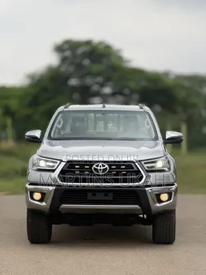Toyota Hilux 2024 Silver