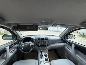 Toyota Highlander 3.5L 4WD 2013 Gray