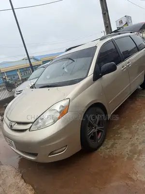 Toyota Sienna 2007 Gold