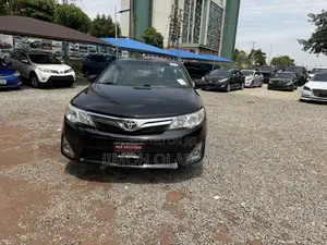 Toyota Camry XLE 4dr Sedan (2.5L 4cyl 6A) 2013 Black