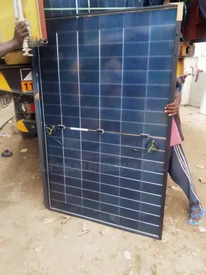 Jinko 550watts All Black Bifacial Solar Panel