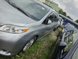 Toyota Sienna 2016 Silver
