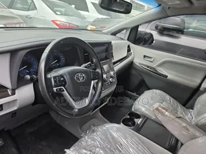 Toyota Sienna 2016 Silver