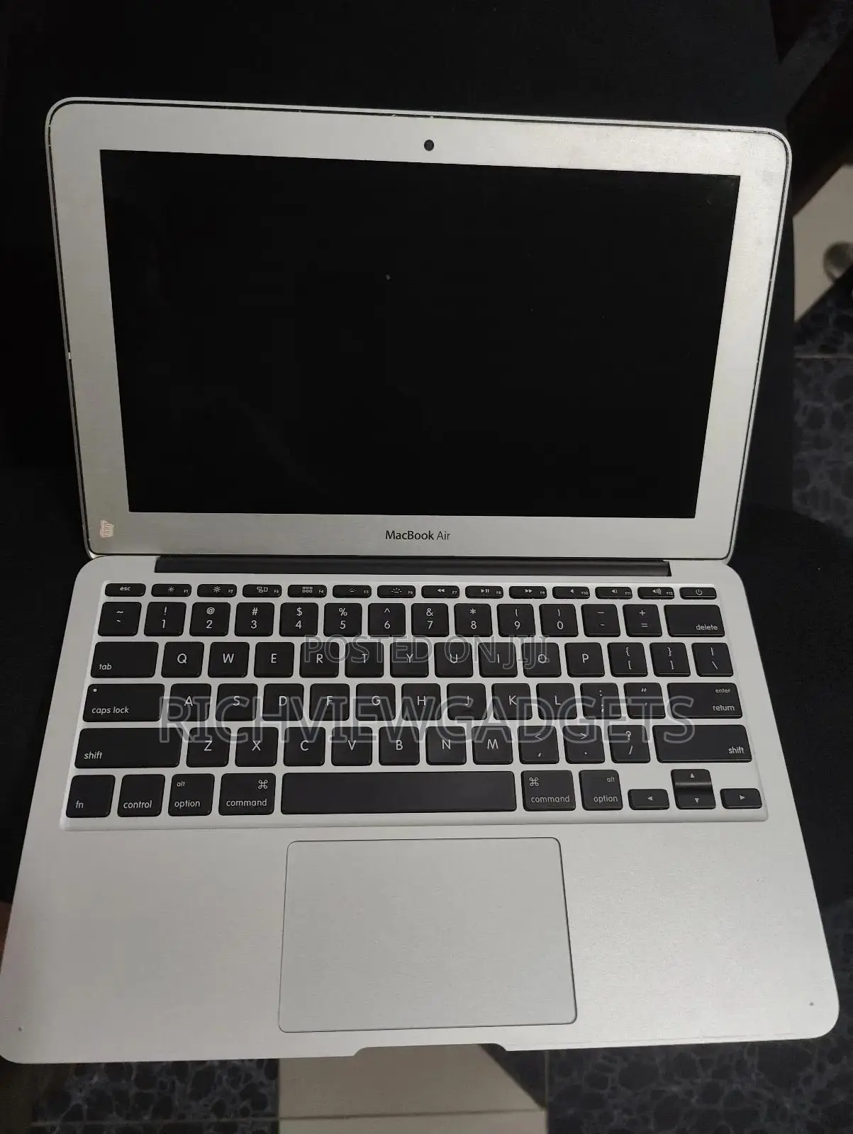 Clean Macbook Air 2015 With a Bad Panel(Motherboard), No SSD