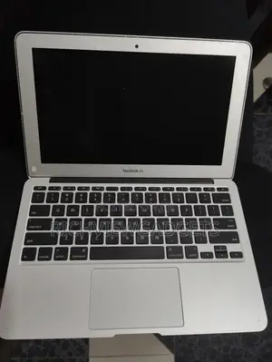 Clean Macbook Air 2015 With a Bad Panel(Motherboard), No SSD