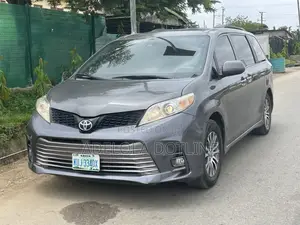Toyota Sienna Limited AWD (3.5L 6cyl 8A) 2018 Gray