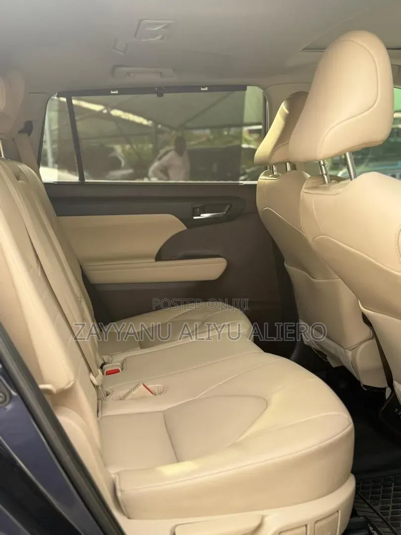 Toyota Highlander 2021 Blue
