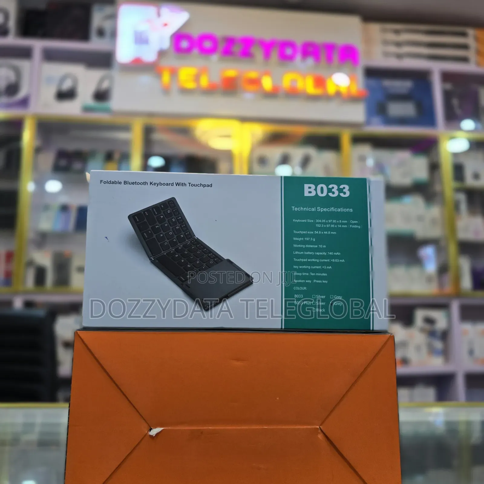 B033 Foldable Bluetooth Keyboard With a Touchpad