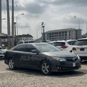 Toyota Camry LE 4dr Sedan (2.5L 4cyl 6A) 2013 Gray