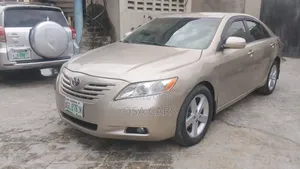 Toyota Camry LE 4dr Sedan (2.4L 4cyl 5A) 2009 Gold