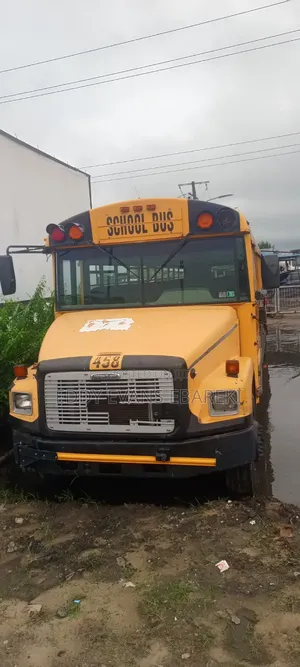 Freightliner C2 2007 Yellow
