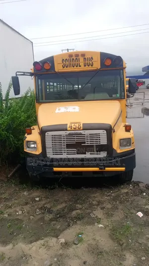 Freightliner C2 2007 Yellow
