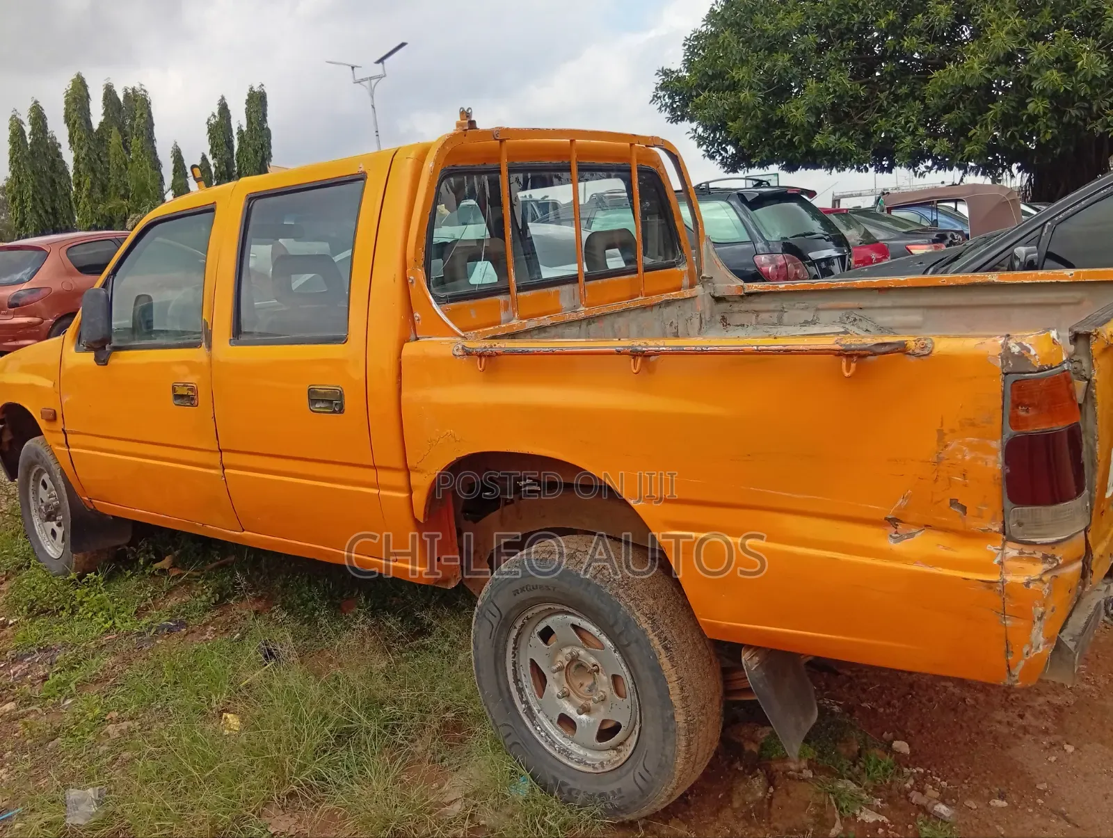 Isuzu Trooper 2002 Orange