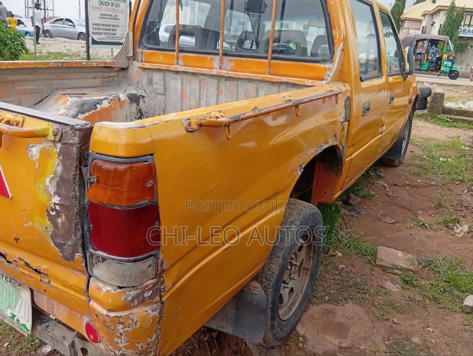 Isuzu Trooper 2002 Orange
