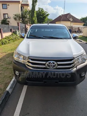Toyota Hilux SR5 4x4 2018 White
