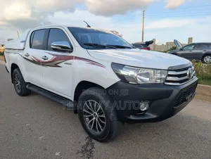 Toyota Hilux SR5 4x4 2018 White