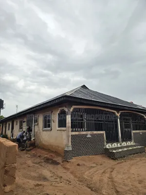 6bdrm Bungalow in Briansbrain, Benin City for sale