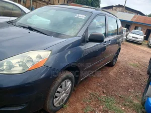 Toyota Sienna 2006 Blue