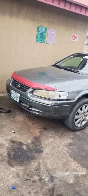 Toyota Camry 2000 Gray