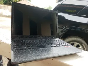 Laptop Samsung NP355V5C 4GB AMD HDD+SSD 700GB