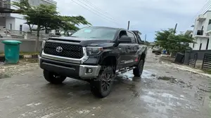 Toyota Tundra 2015 Black