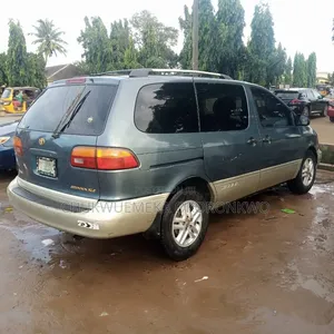 Toyota Sienna XLE & 1 hatch 2000 Blue