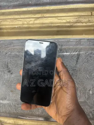 Apple iPhone XR 64 GB White