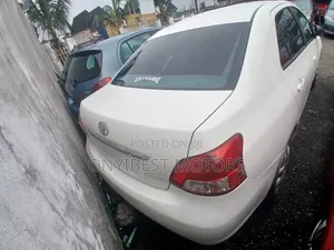 Toyota Yaris 2008 White