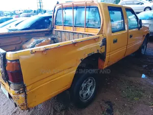 Isuzu Trooper 1997 Yellow
