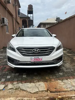 Hyundai Sonata SE 4dr Sedan (2.0L 4cyl Turbo 6A) 2014 White