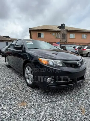 Toyota Camry SE 4dr Sedan (2.5L 4cyl 6A) 2013 Black