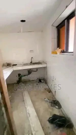 2bdrm Block of Flats in Soluyi for rent