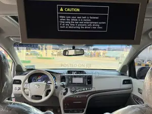 Toyota Sienna XLE AWD 7-Passenger 2013 White