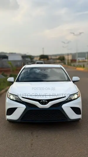 Toyota Camry SE FWD 2020 White