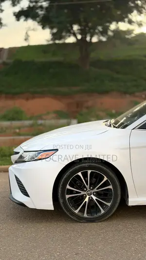 Toyota Camry SE FWD 2020 White