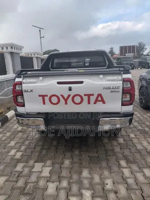 Toyota Hilux 2020 White