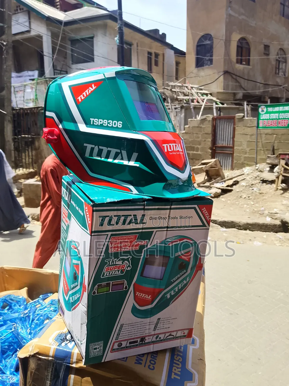 Total Automatic Helmet