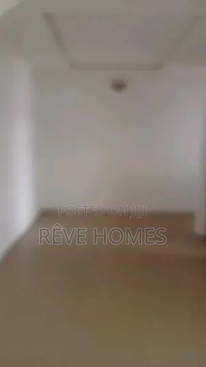 3bdrm Block of Flats in Soluyi for rent