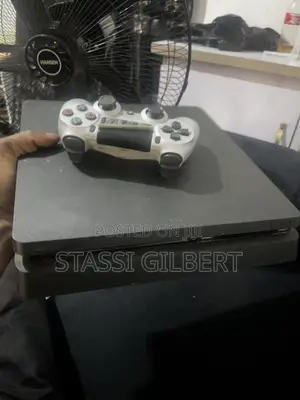 Ps4 Slim With Ones Controller Pad