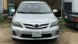 Toyota Corolla LE 4dr Sedan (1.8L 4cyl 4A) 2010 Silver