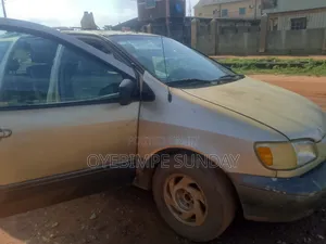 Toyota Sienna 2002 Brown
