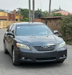 Toyota Camry XLE 4dr Sedan (2.4L 4cyl 5A) 2009 Gray
