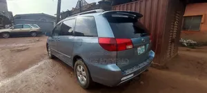 Toyota Sienna 2006 Blue