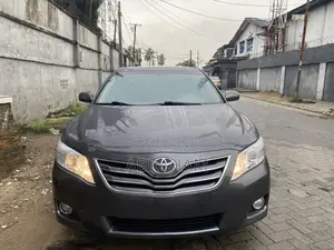 Toyota Camry XLE 4dr Sedan (2.5L 4cyl 6A) 2011 Gray