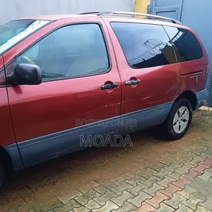 Toyota Sienna 1999 Red