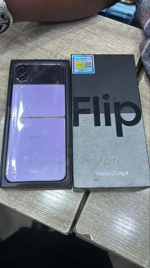 New Samsung Galaxy Z Flip4 128 GB Purple