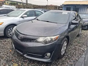 Toyota Camry SE 4dr Sedan (2.5L 4cyl 6A) 2012 Gray