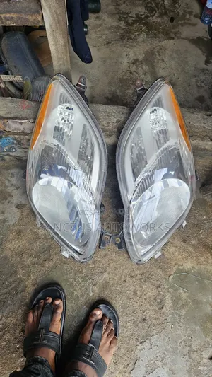 Headlight Toyota Yaris 2010 America