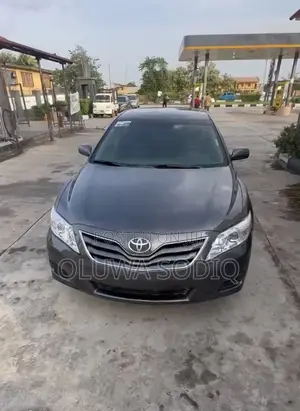 Toyota Camry LE 4dr Sedan (2.5L 4cyl 6A) 2011 Gray