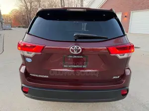 Toyota Highlander XLE 4x4 V6 (3.5L 6cyl 8A) 2018 Burgundy